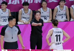 游刃有余！陳曉佳場邊激情執(zhí)教！江蘇女籃半決賽40分大勝山東！