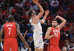 拉鋸戰(zhàn)！火箭一度落后14分：杜蘭特15分苦撐，探花秀連續(xù)爆發(fā)