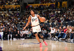 還是很強！艾維單打面對防守命中撤步跳投活塞三節(jié)不到破百