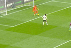 藍(lán)軍絲滑反擊，從門將到進(jìn)球只需四腳傳遞